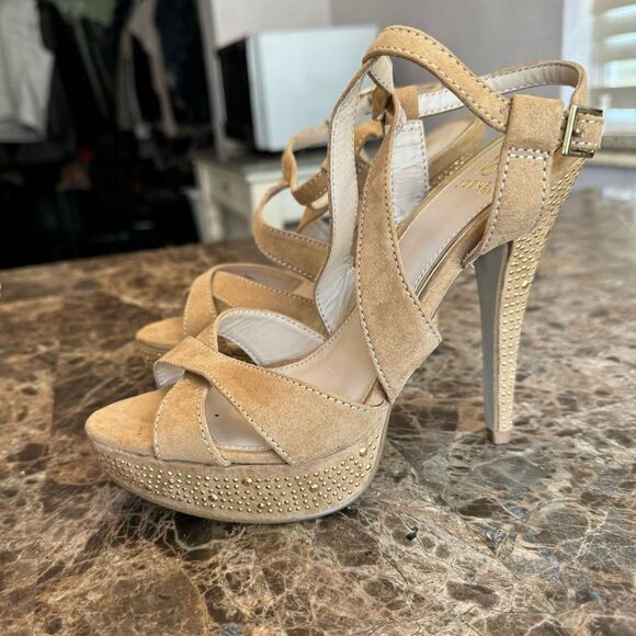 Scene Zarita Sandals Size 7 Tan Soft Suede Studded High Heel​ - Picture 11 of 13